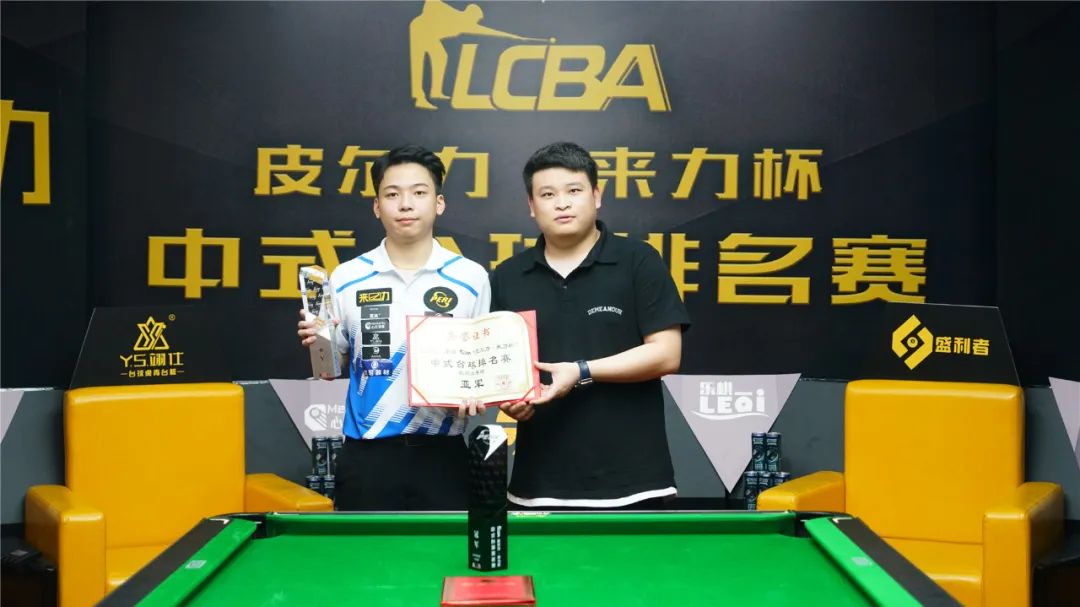 务危机的背 务危机的背