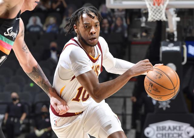 他把注意力 他把注意力